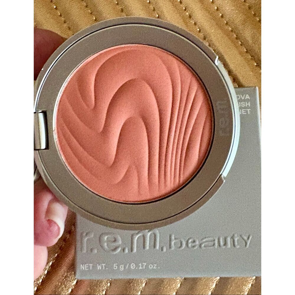 R.E.M. BEAUTY  - NWTIB- Hypernova Satin Matte Blush in "Peach Planet" Full Size
